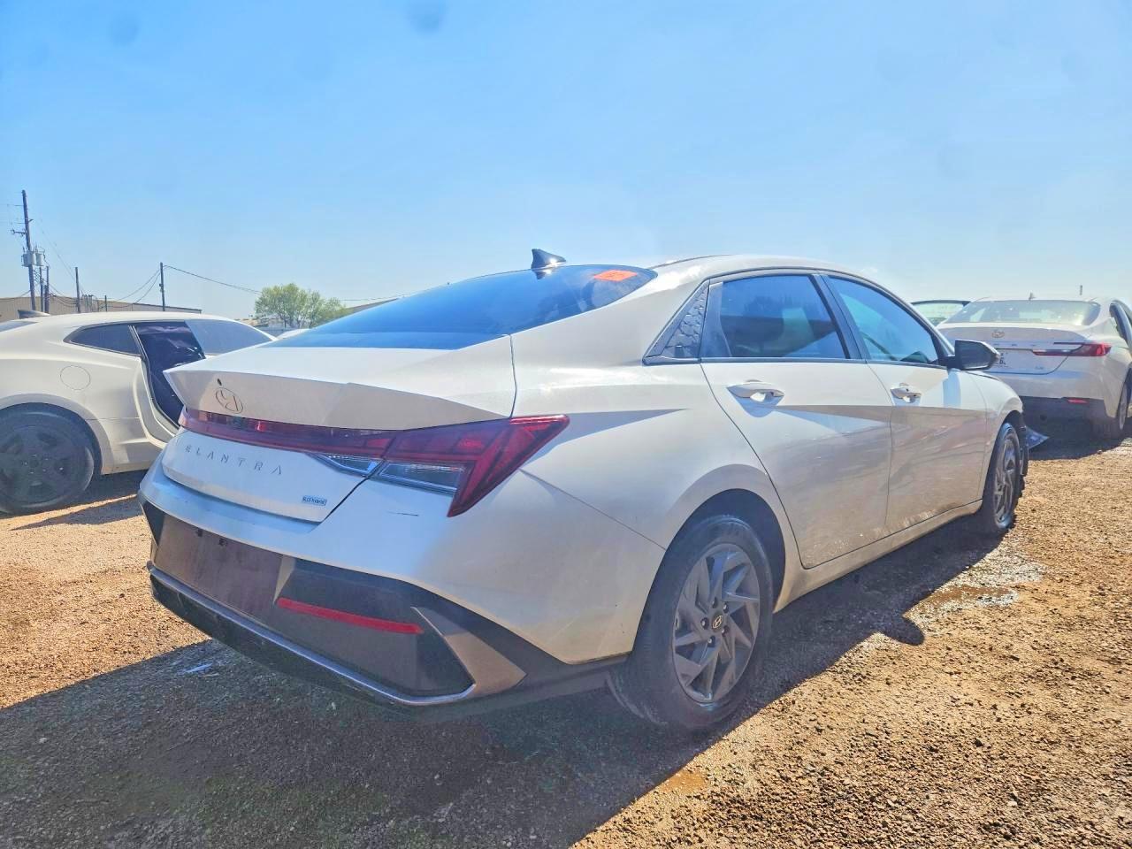 2025 Hyundai Elantra Hybrid Blue - zdjęcie 3
