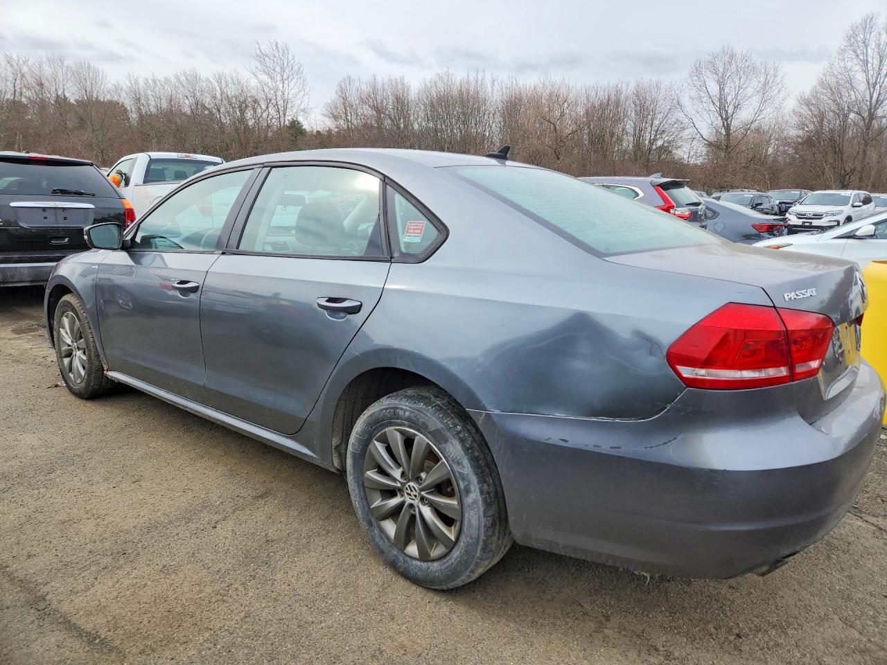 2015 Volkswagen Passat S - zdjęcie 2