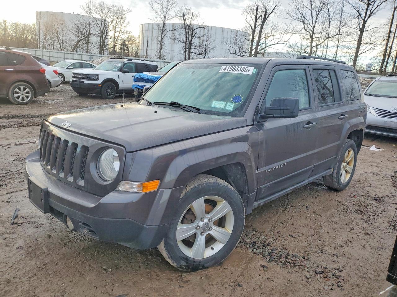 2014 Jeep Patriot Latitude - zdjęcie główne