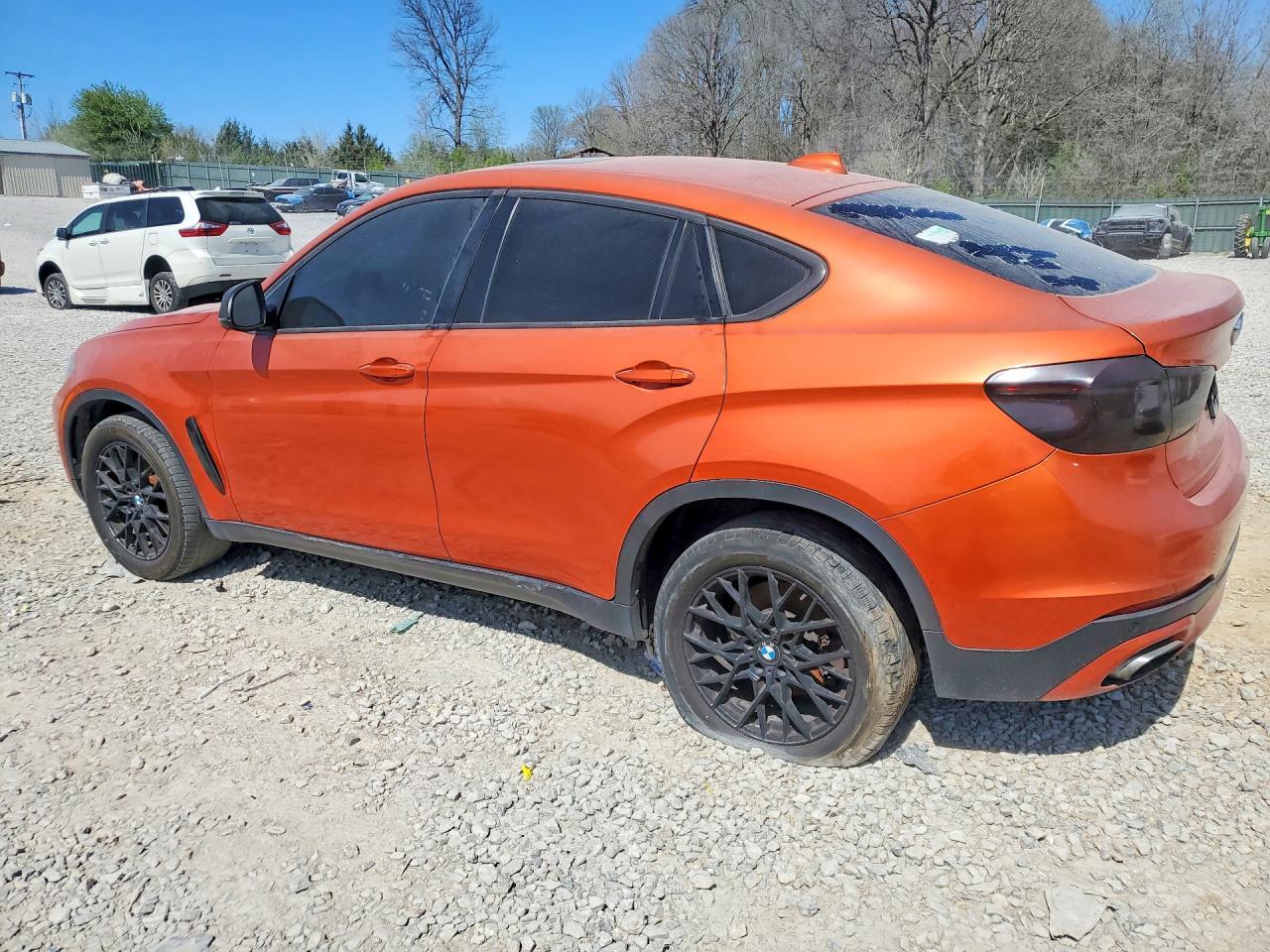 2016 BMW X6 xDrive50I - zdjęcie 2