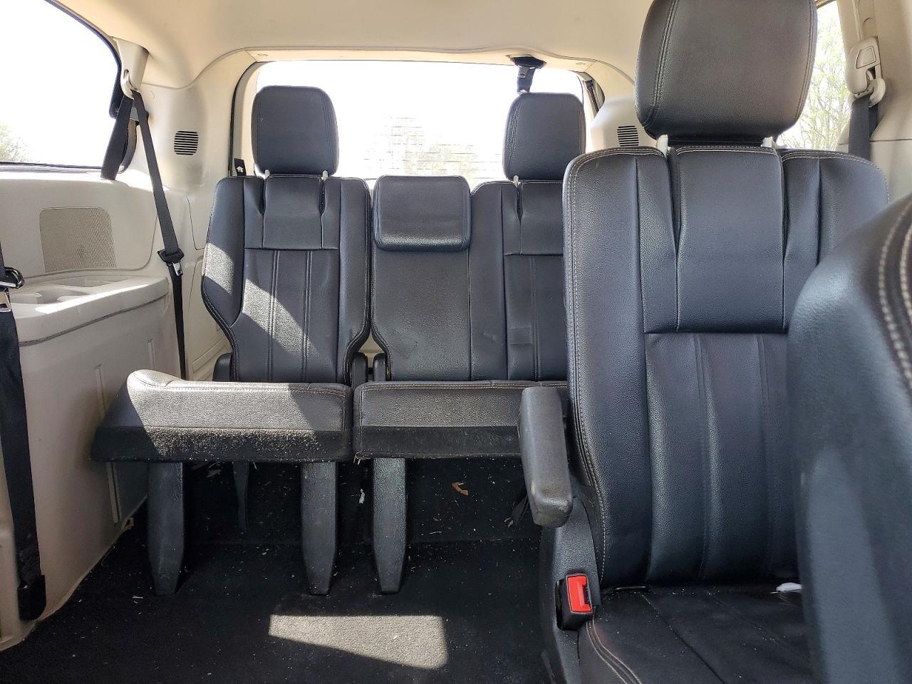 2014 Chrysler Town & Country Touring - zdjęcie 10