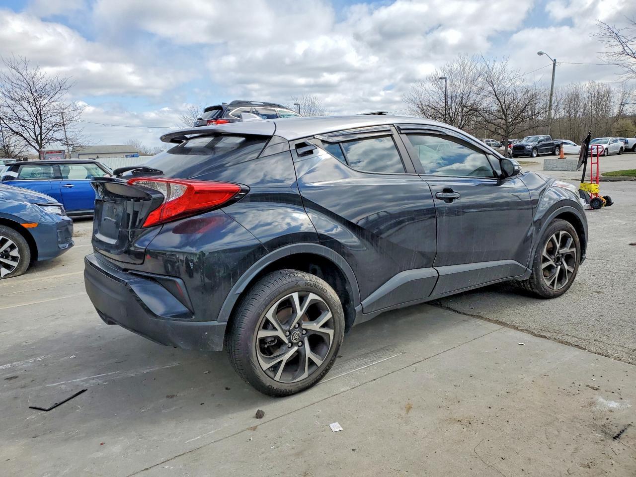 2020 Toyota C-Hr Xle - zdjęcie 3