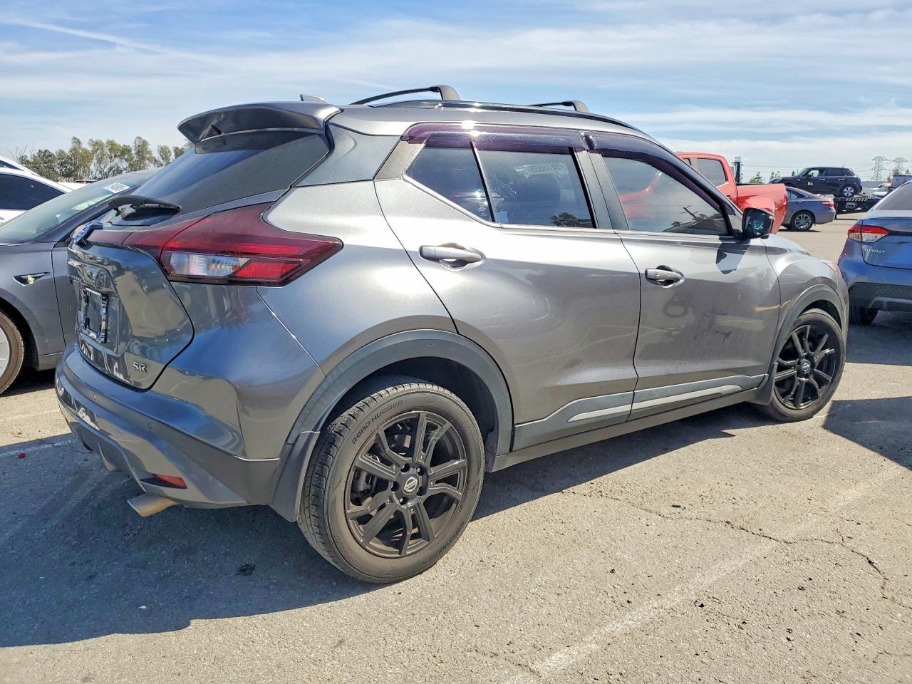 2021 Nissan Kicks Sr - zdjęcie 3