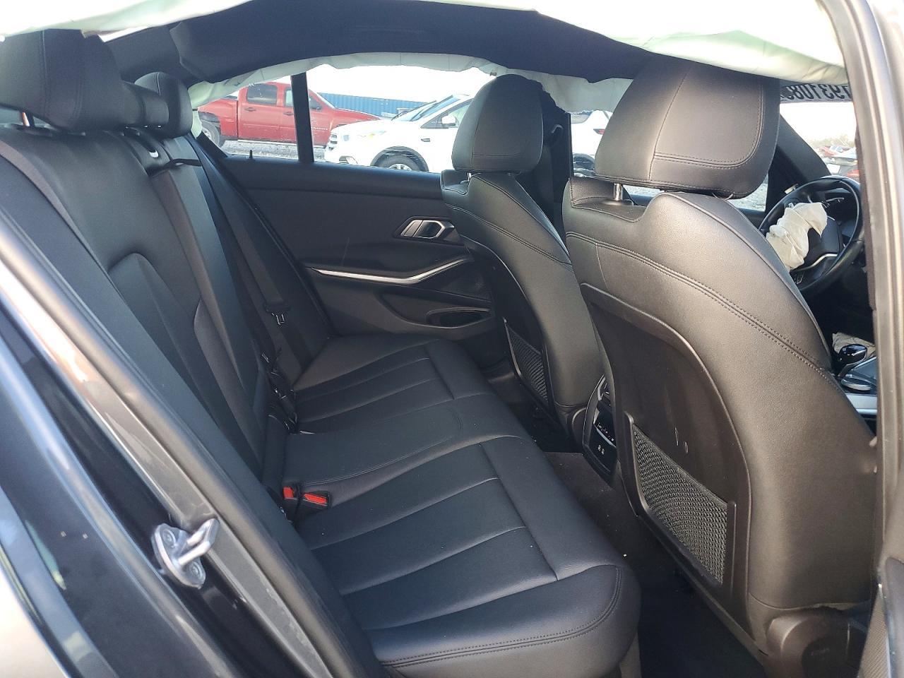 2021 BMW 330I - zdjęcie 10