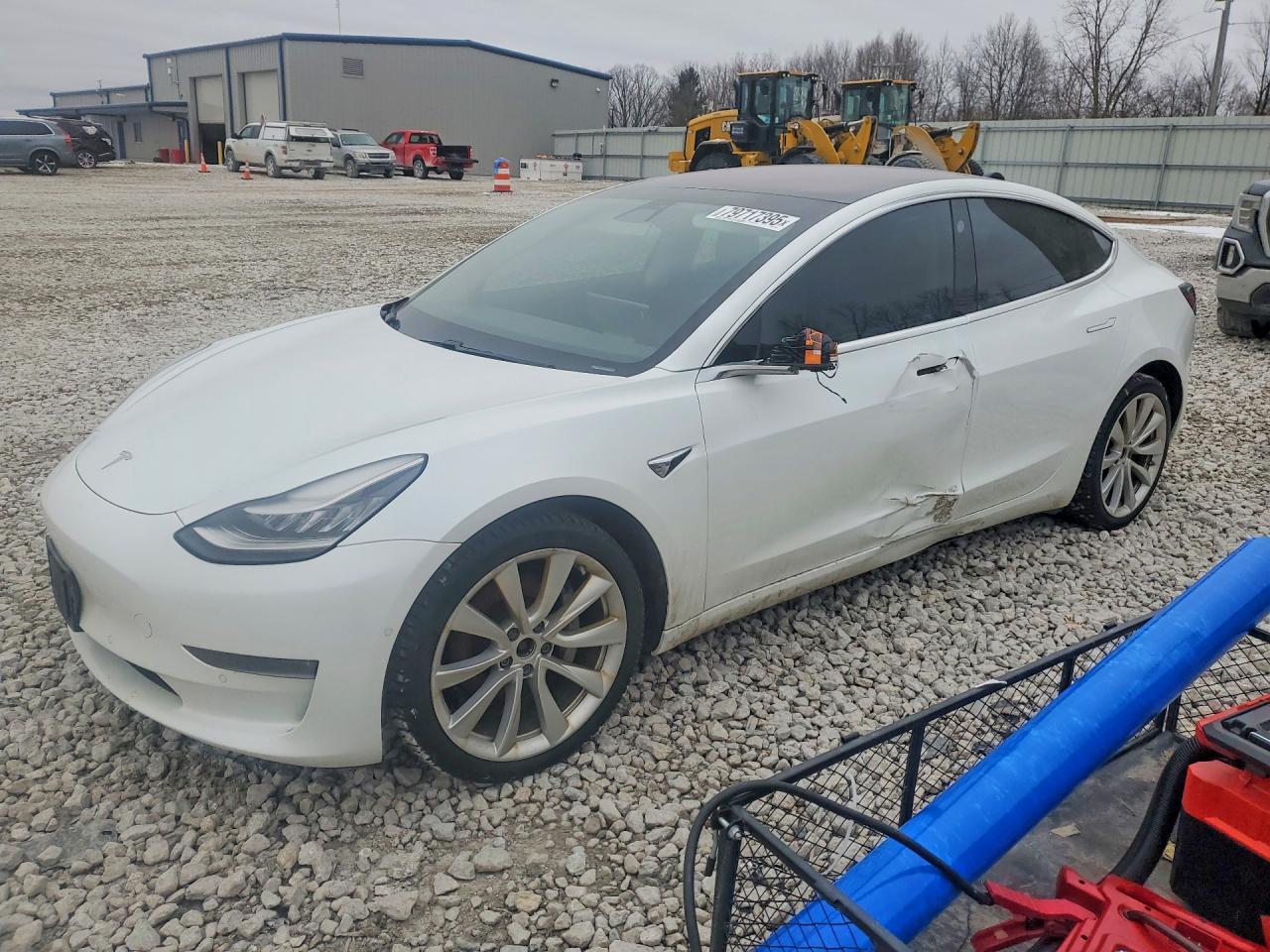 2019 Tesla Model 3 - zdjęcie główne