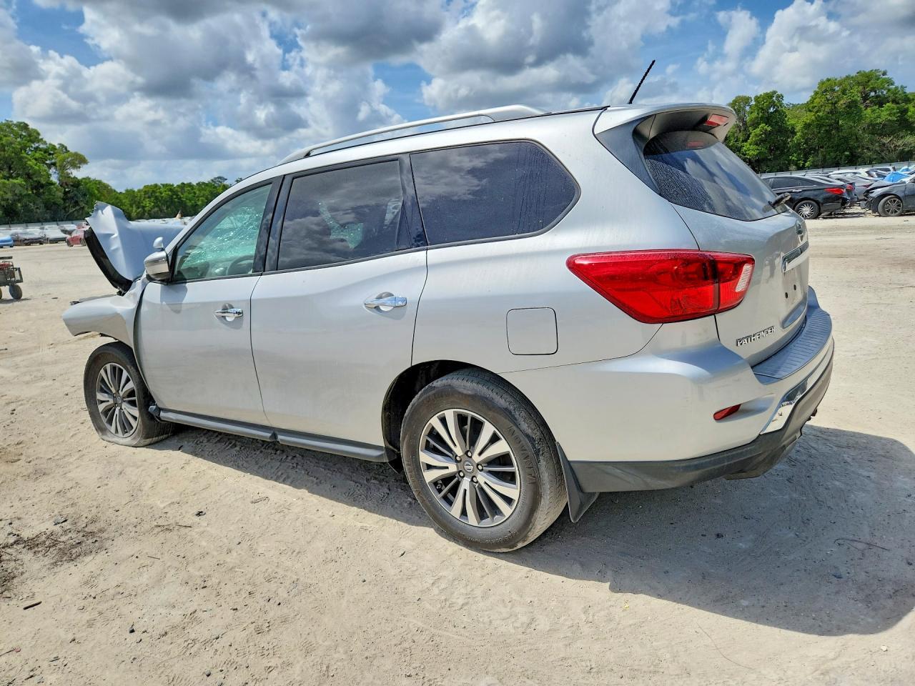 2018 Nissan Pathfinder S - zdjęcie 2