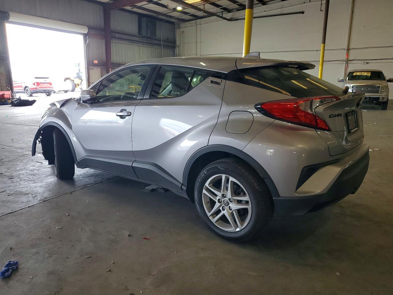 2020 Toyota C-Hr Le - zdjęcie 2