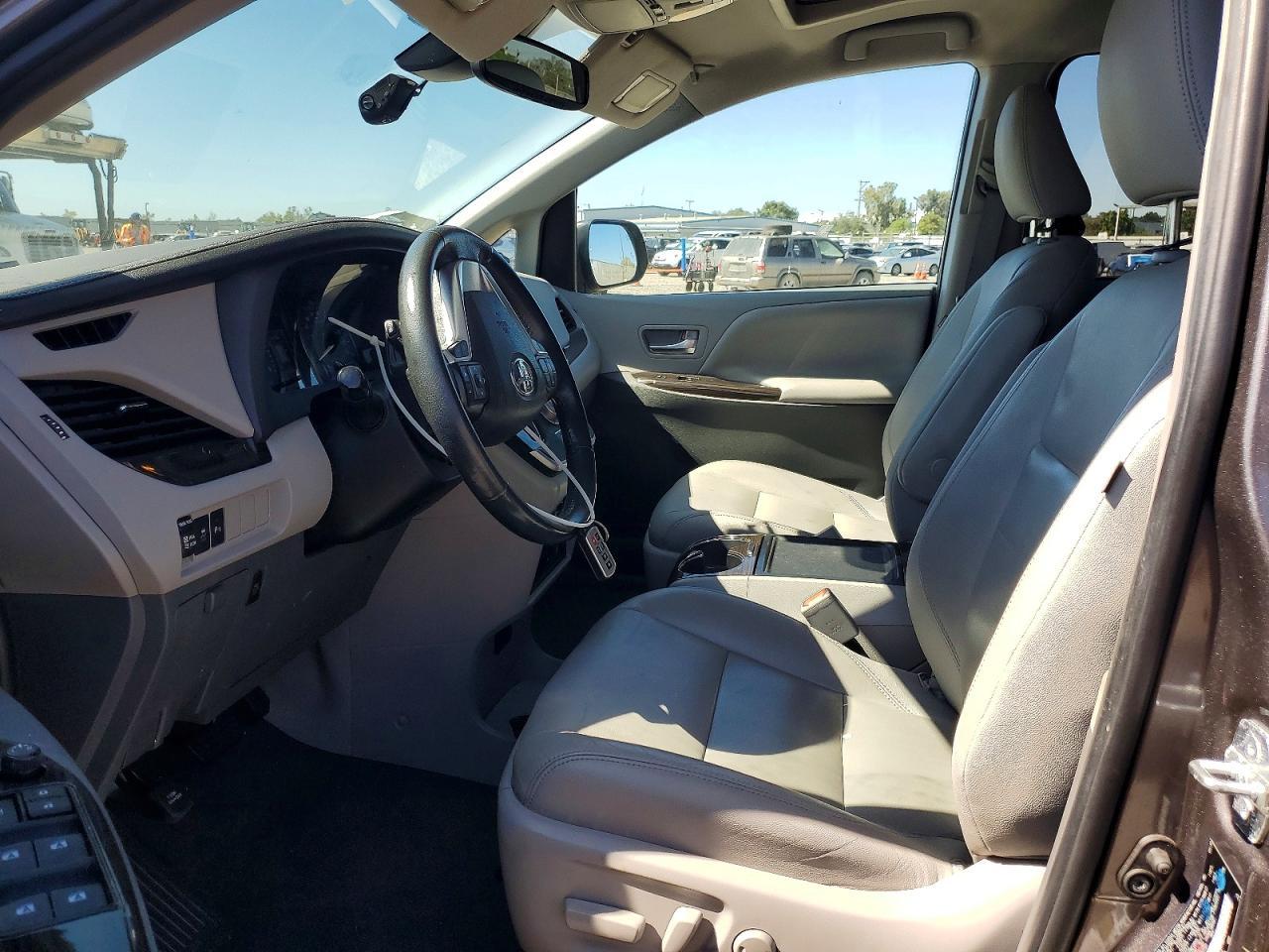 2020 Toyota Sienna Xle Premium 8-Passenger - zdjęcie 7