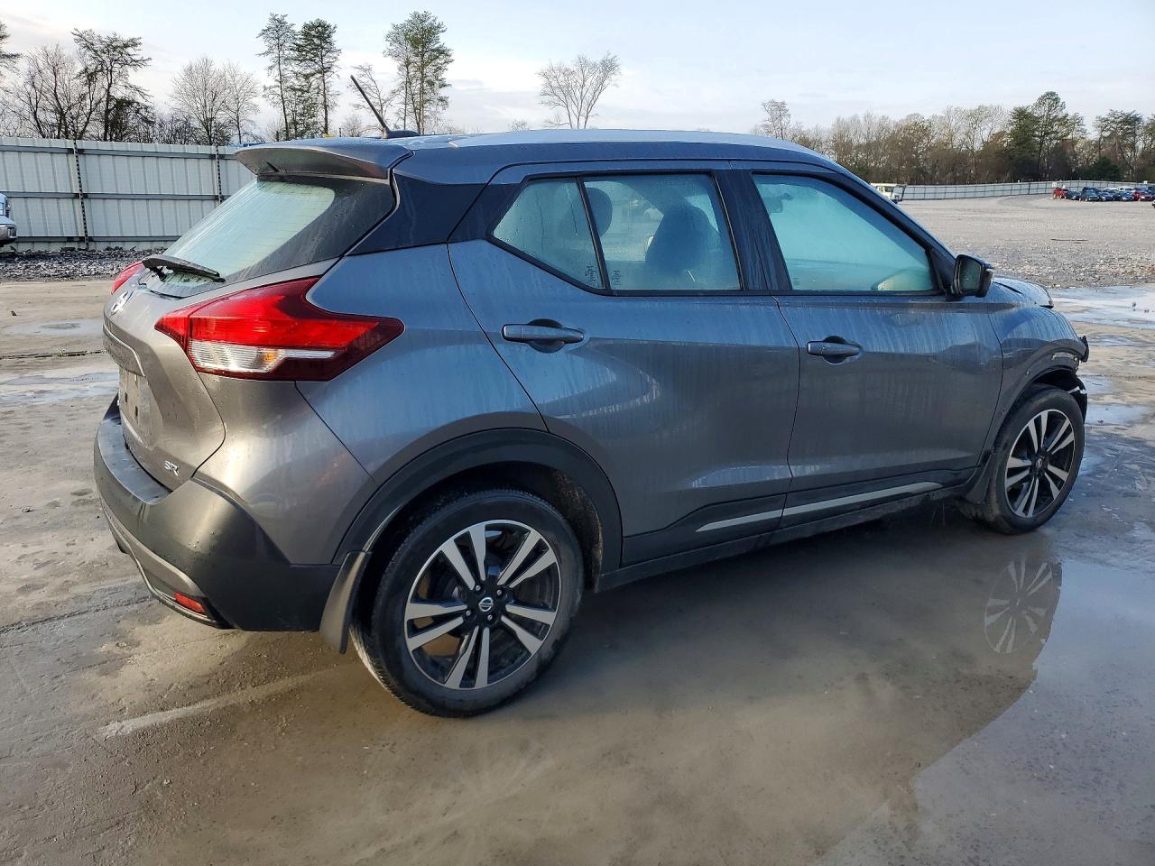 2019 Nissan Kicks Sr - zdjęcie 3