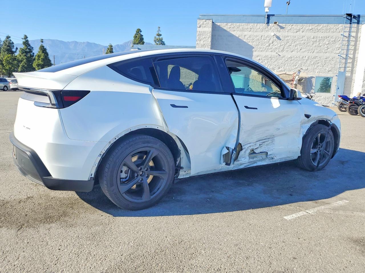 2026 Tesla Model Y - zdjęcie 3