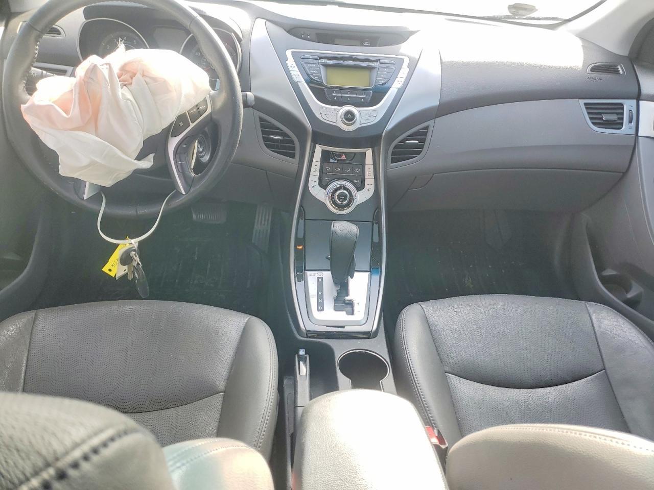 2016 Hyundai Elantra 4D - zdjęcie 8