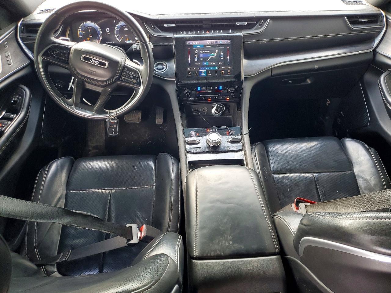 2022 Jeep Grand Cherokee Overland - zdjęcie 8