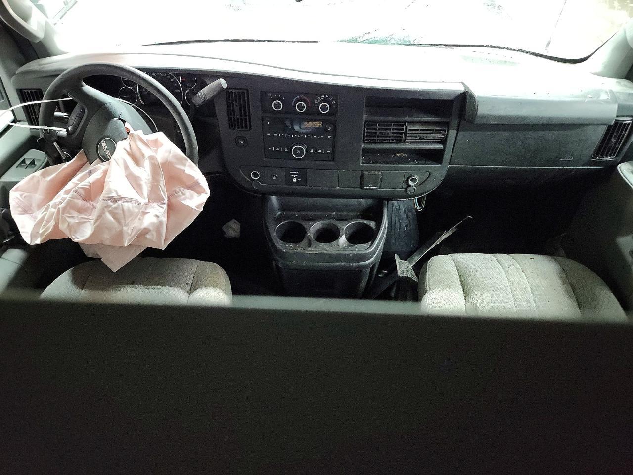 2017 GMC Savana G2500 - zdjęcie 8