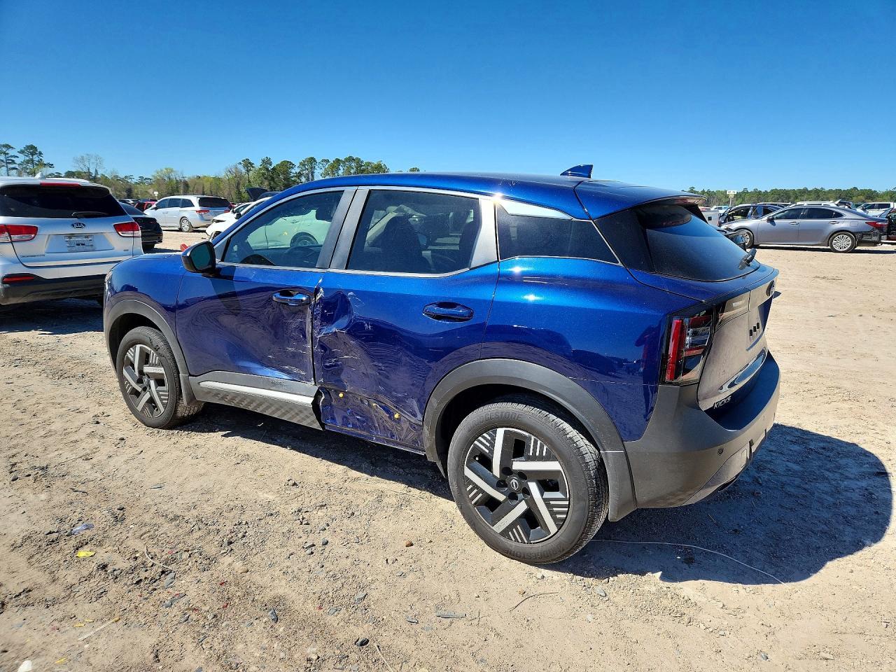 2025 Nissan Kicks Sv - zdjęcie 2