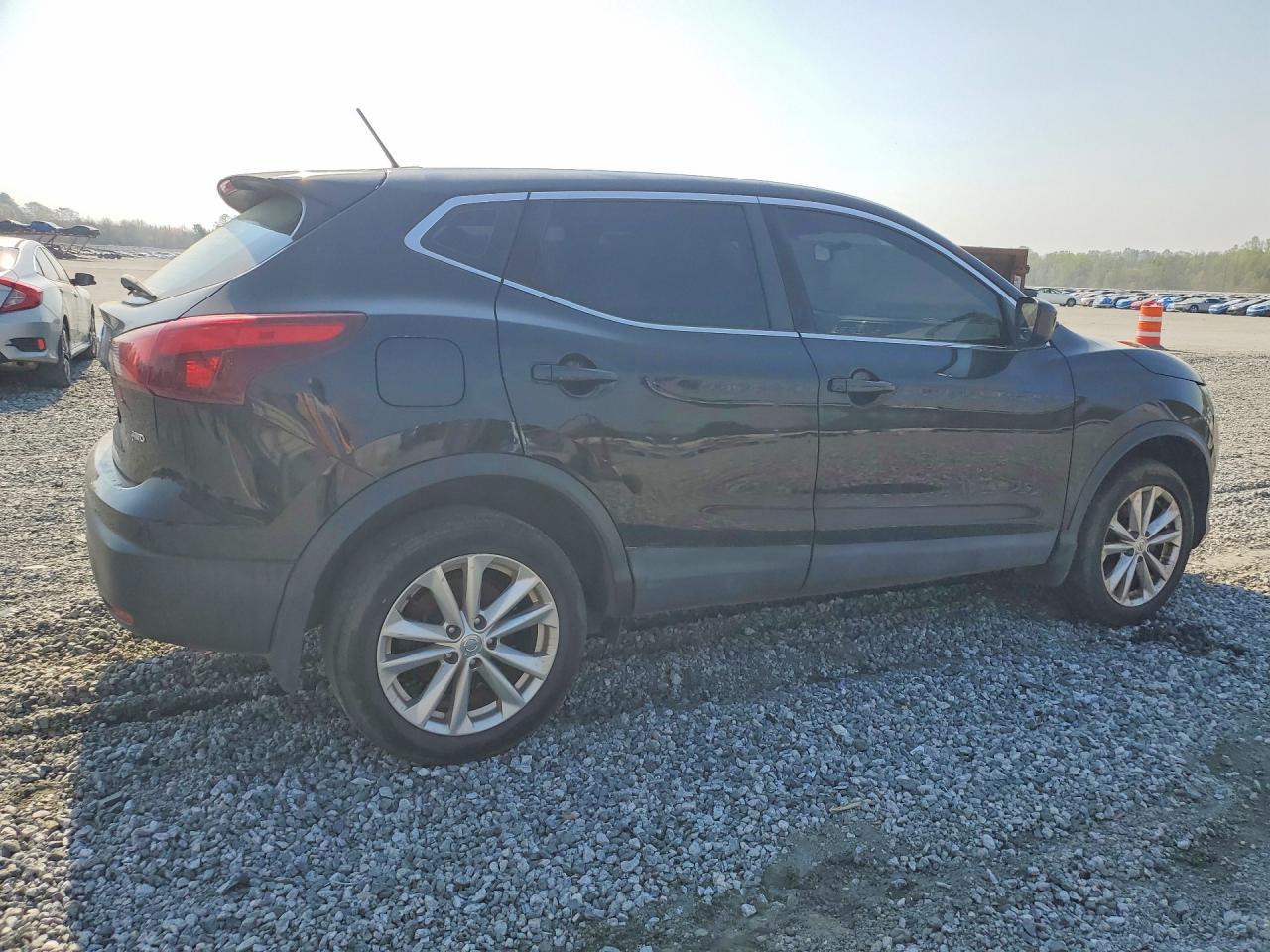 2017 Nissan Rogue Sport S - zdjęcie 3
