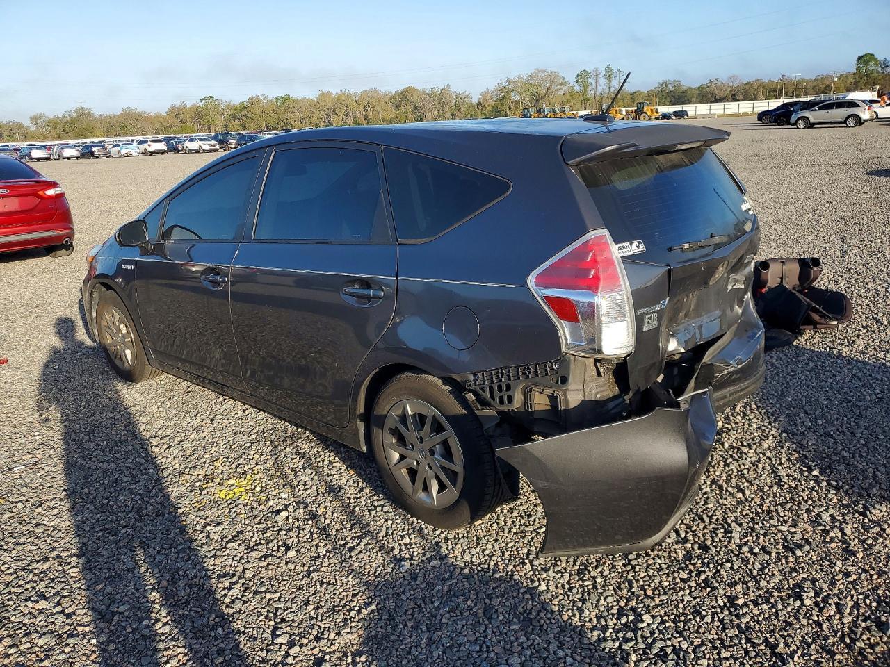 2015 Toyota Prius V Three - zdjęcie 2