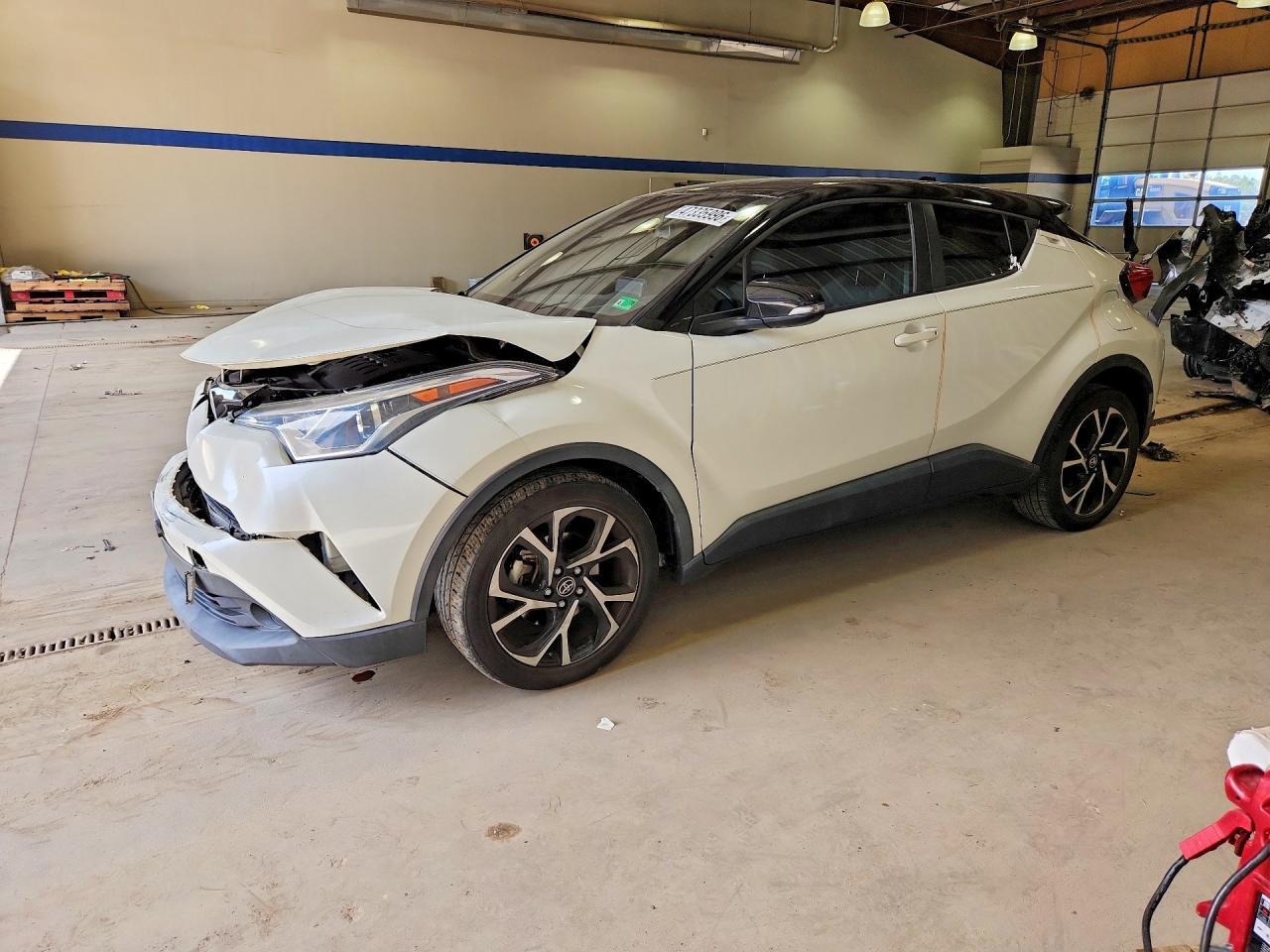 2019 Toyota C-Hr Xle - zdjęcie główne