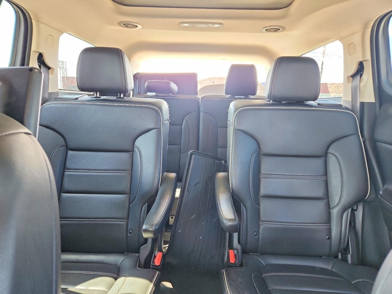 2021 GMC Acadia Denali - zdjęcie 10