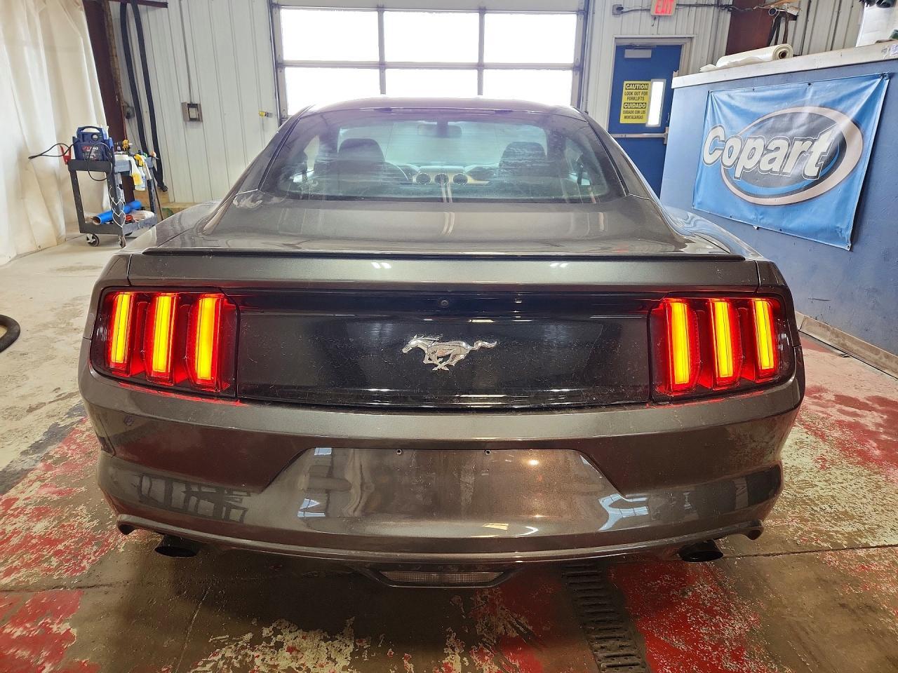 2017 Ford Mustang - zdjęcie 6