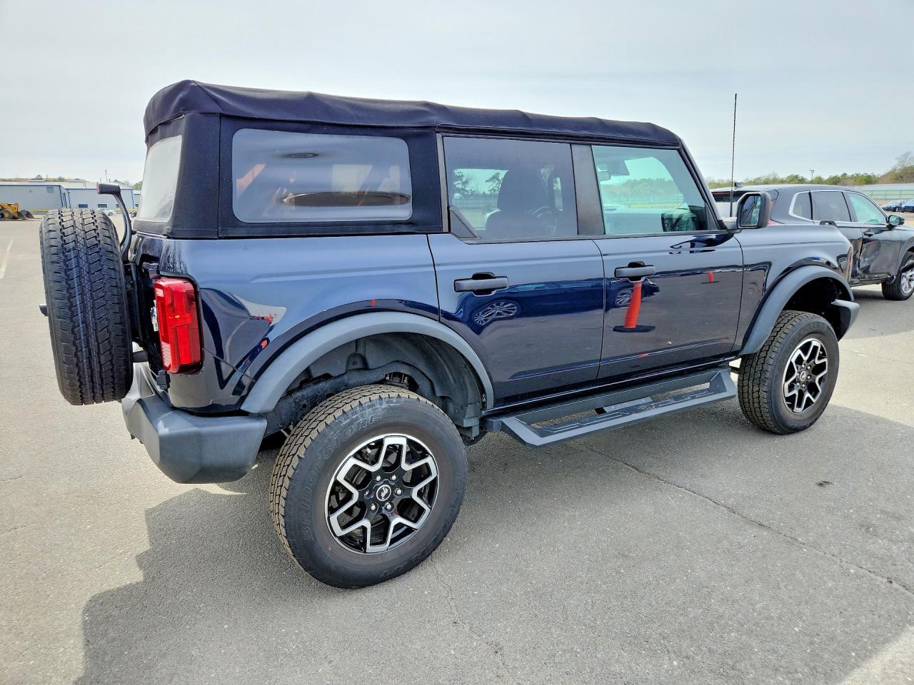 2021 Ford Bronco Base - zdjęcie 3