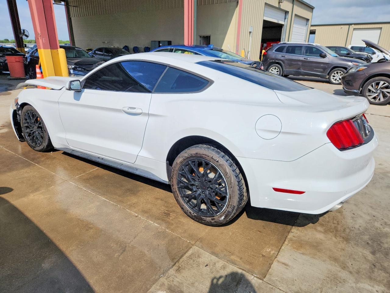 2015 Ford Mustang - zdjęcie 2