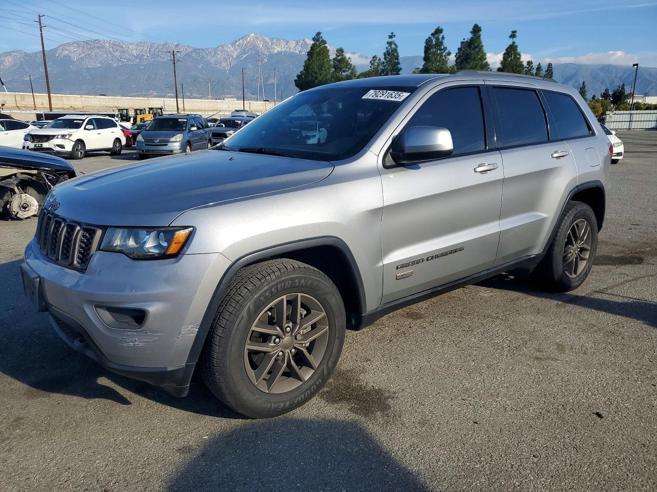 2016 Jeep Grand Cherokee Laredo - zdjęcie główne