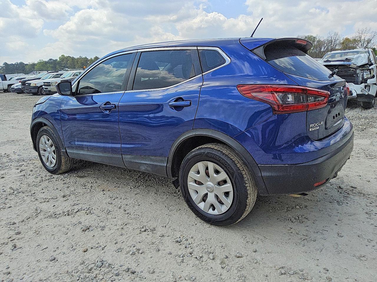 2020 Nissan Rogue Sport S - zdjęcie 2