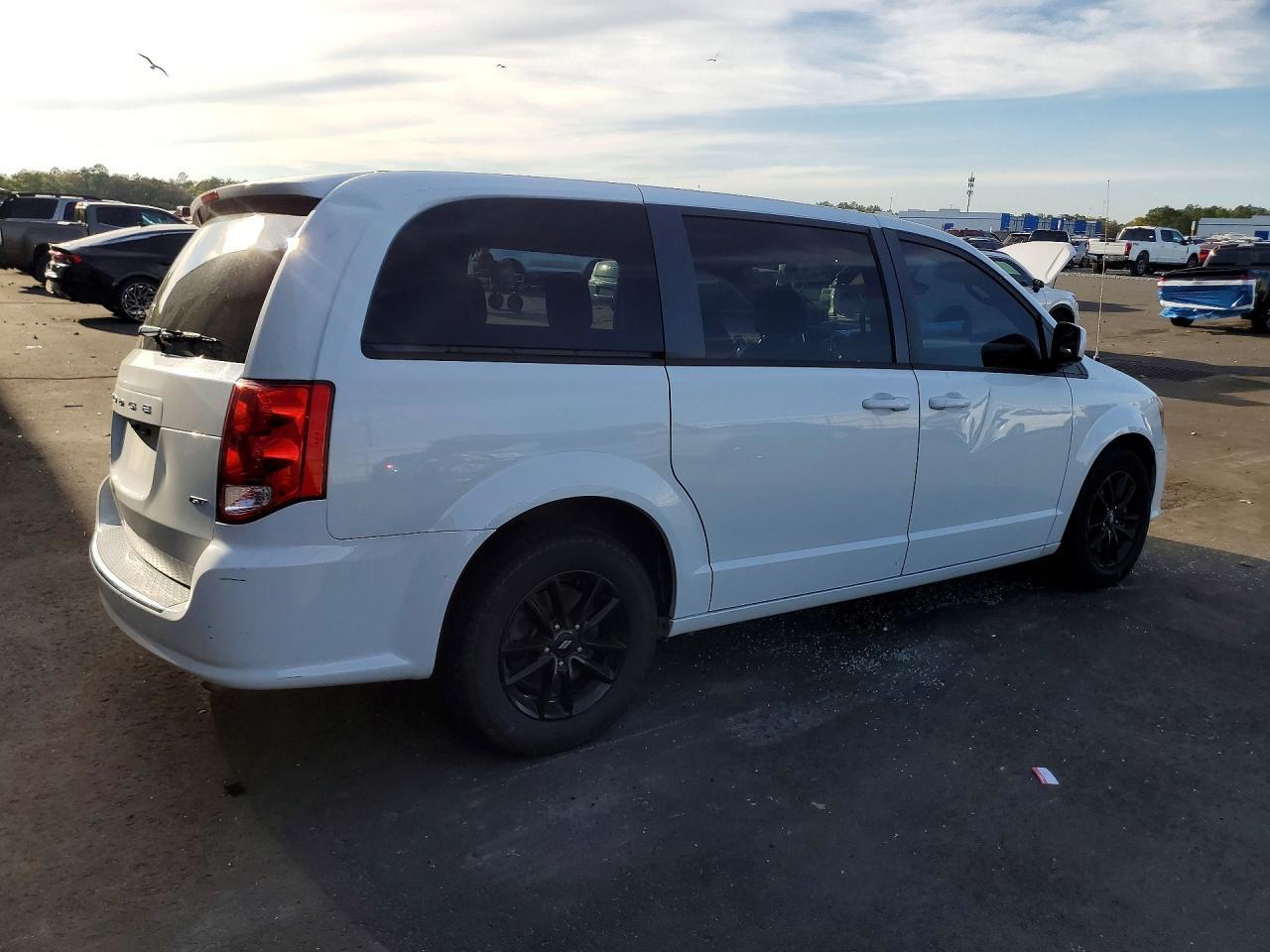 2020 Dodge Grand Caravan Gt - zdjęcie 3