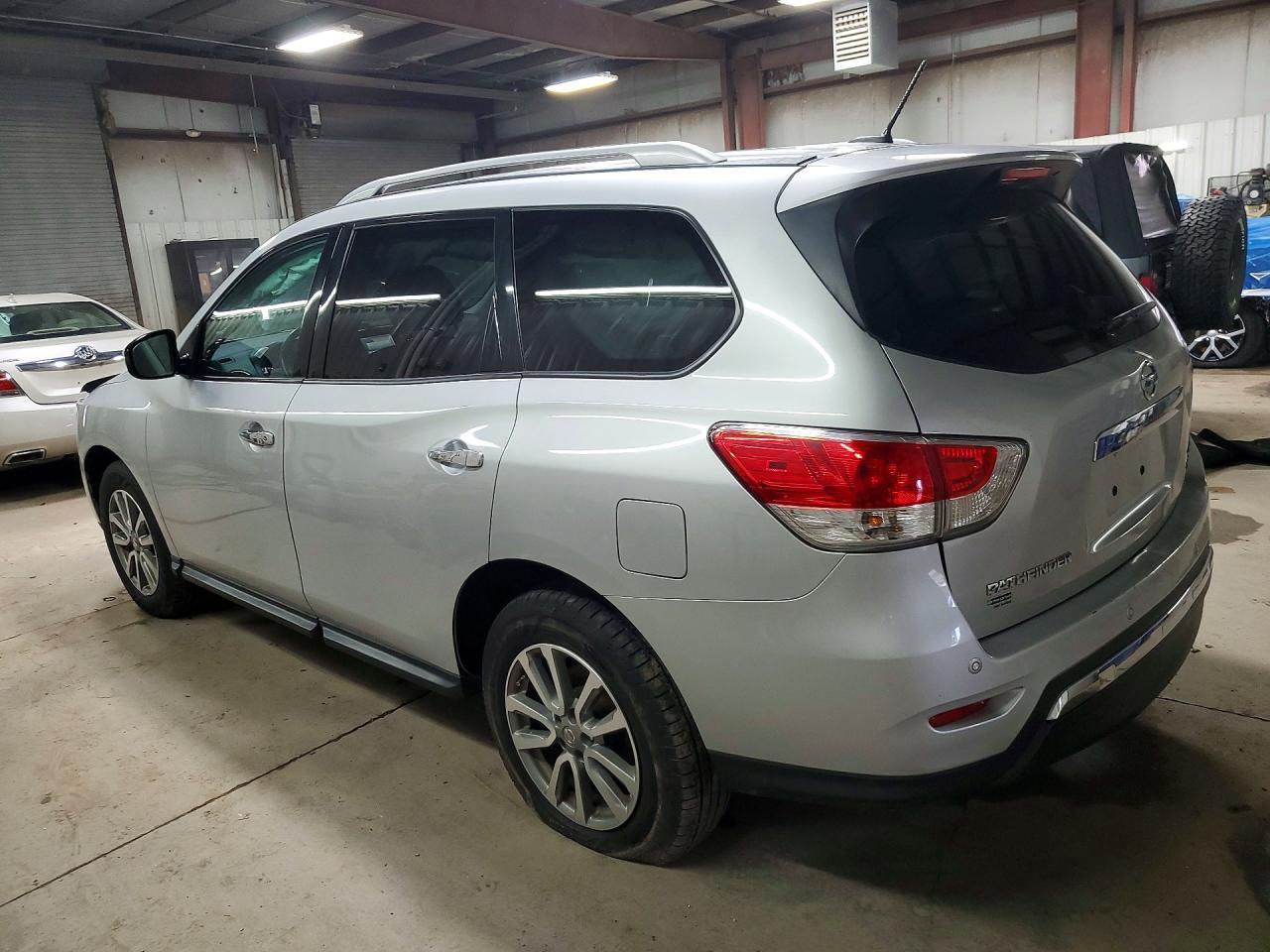 2016 Nissan Pathfinder Sv - zdjęcie 2