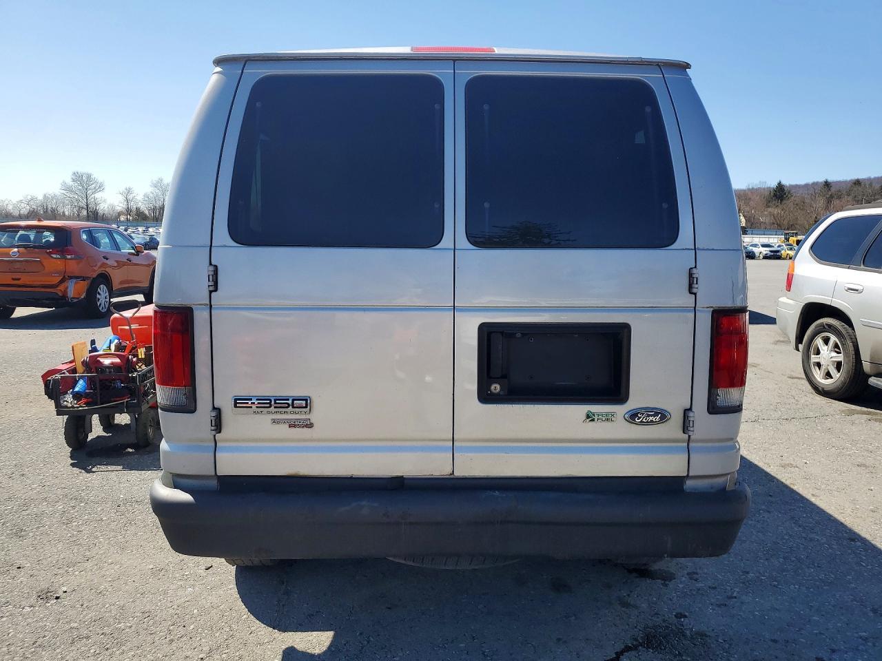 2013 Ford Econoline E350 Super Duty Wagon - zdjęcie 6