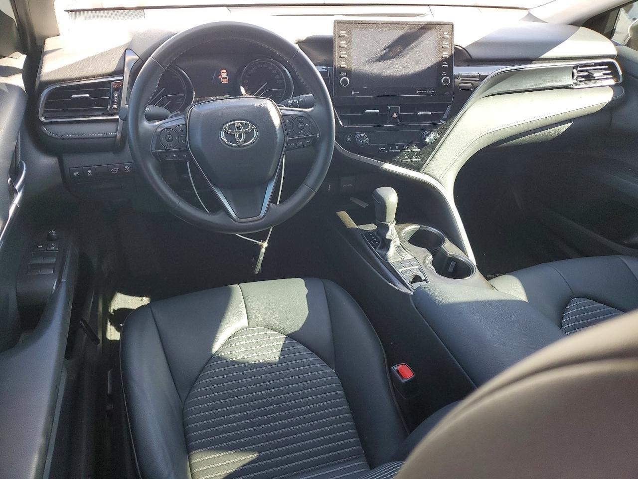 2024 Toyota Camry Hybrid Se - zdjęcie 8