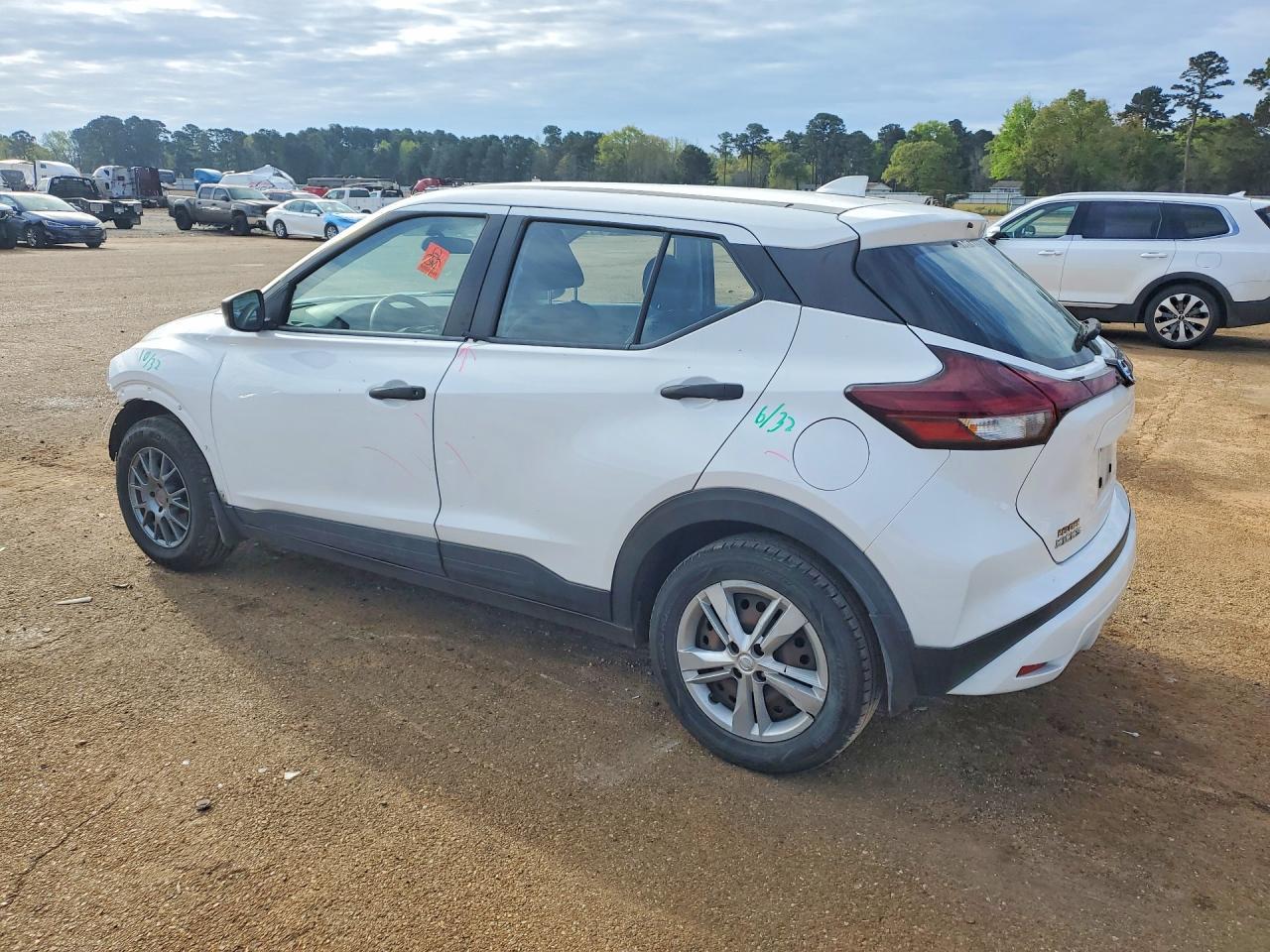 2021 Nissan Kicks S - zdjęcie 2