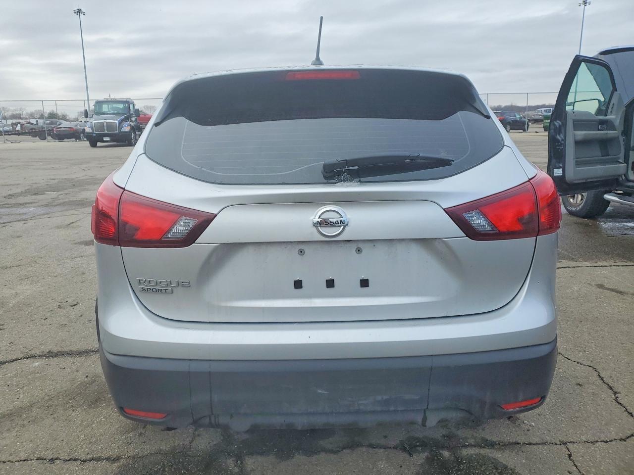 2019 Nissan Rogue Sport S - zdjęcie 6