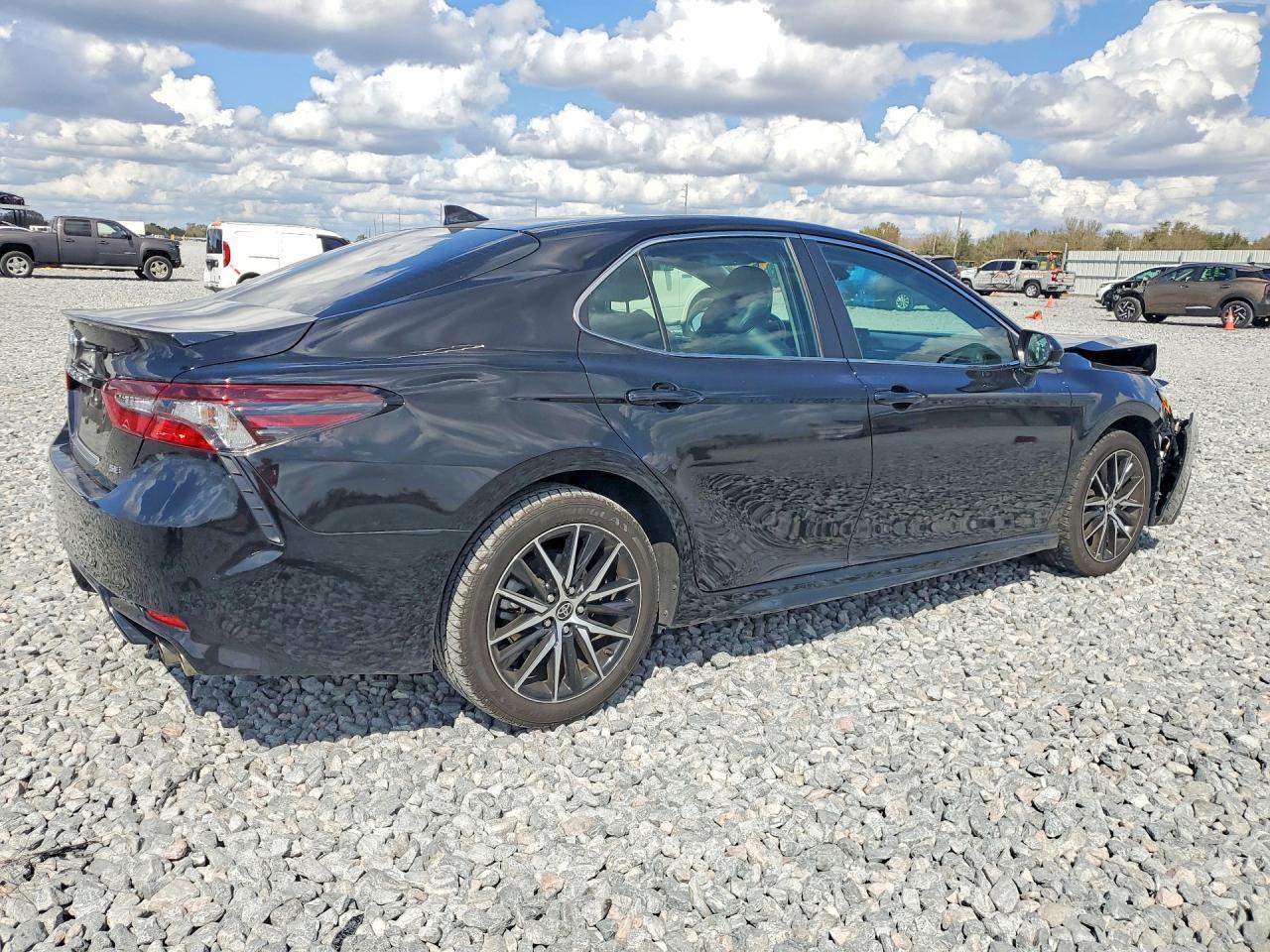2023 Toyota Camry Se - zdjęcie 3