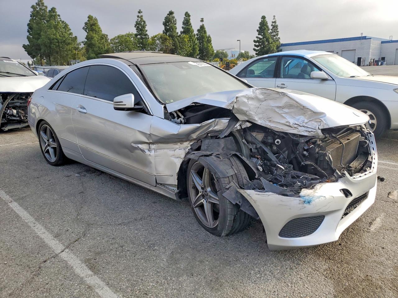 2015 Mercedes Benz E 400 - zdjęcie 4