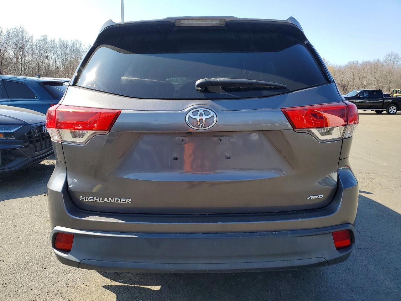 2017 Toyota Highlander Le - zdjęcie 6