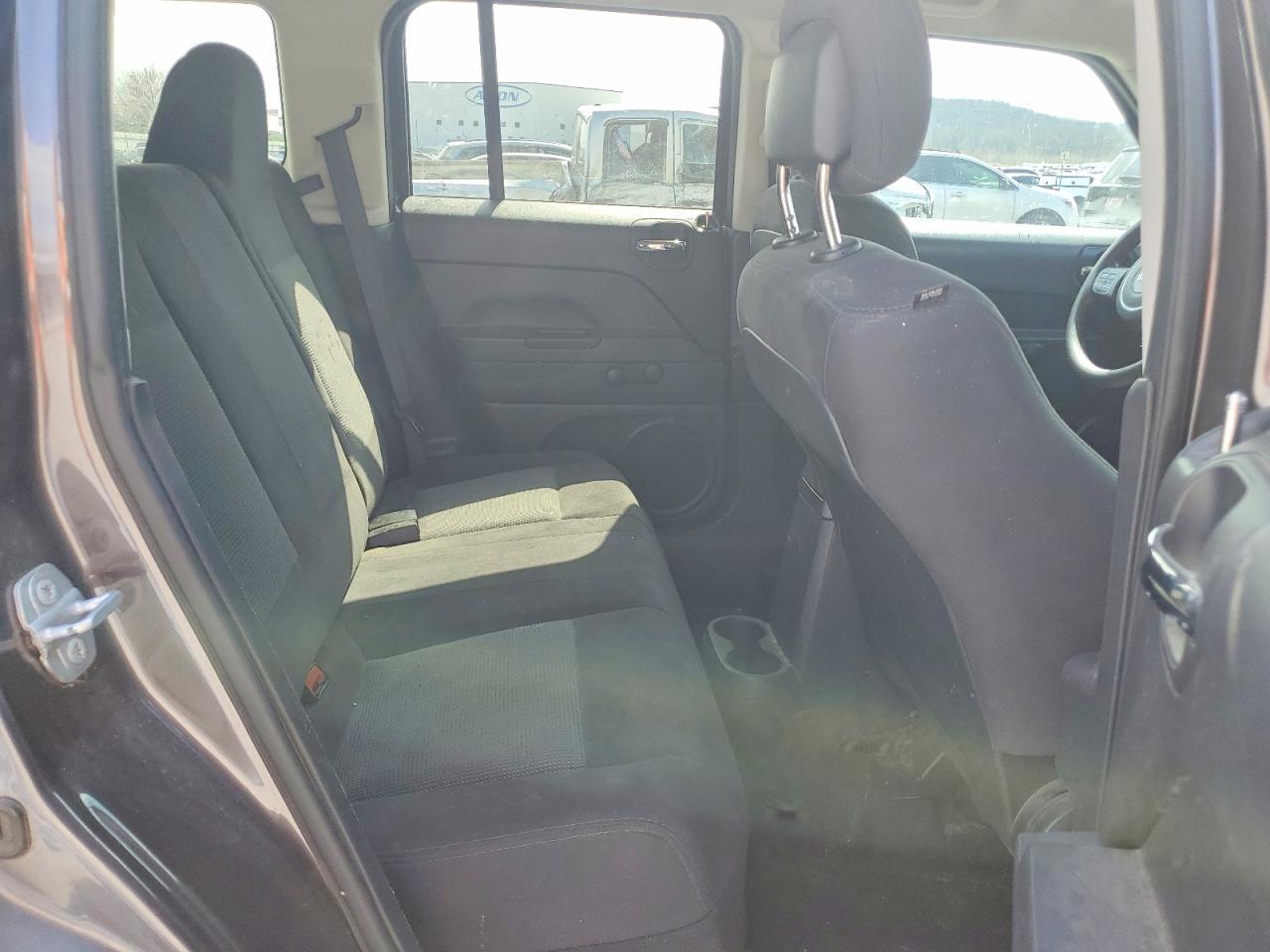 2015 Jeep Patriot Sport - zdjęcie 11