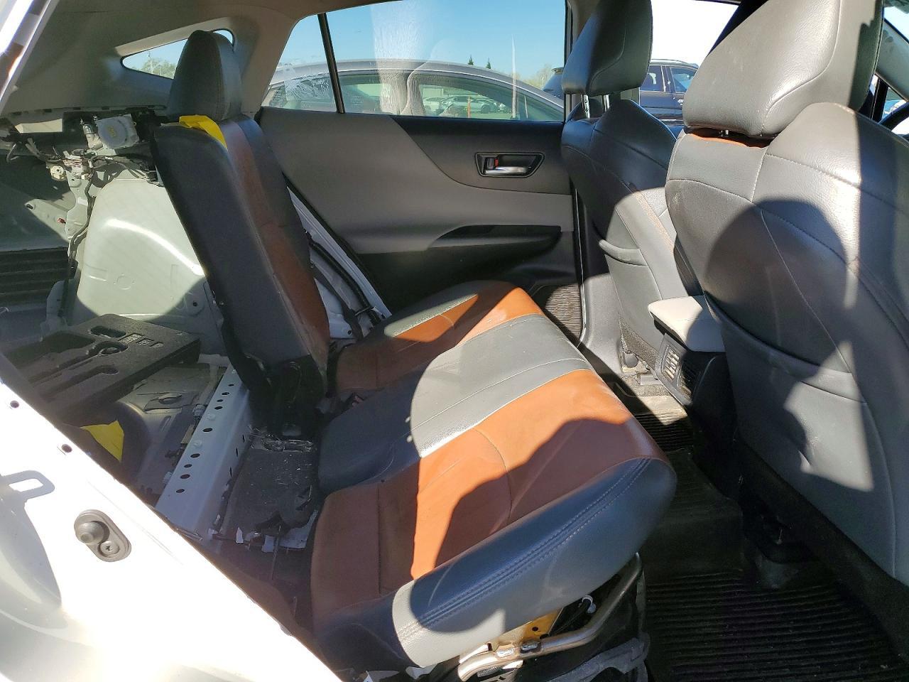 2022 Toyota Venza Le - zdjęcie 11