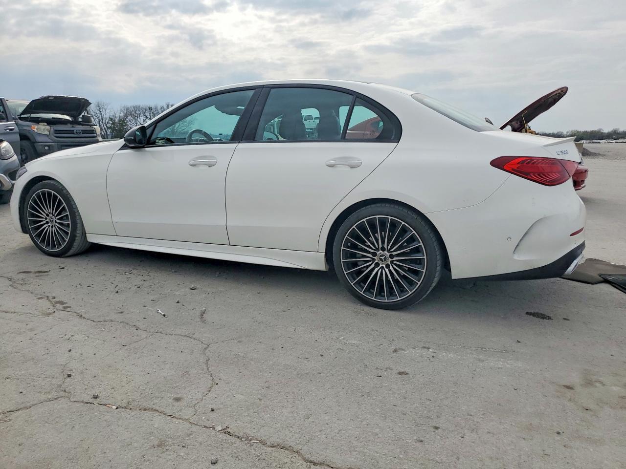 2023 Mercedes-Benz C 300 - zdjęcie 2