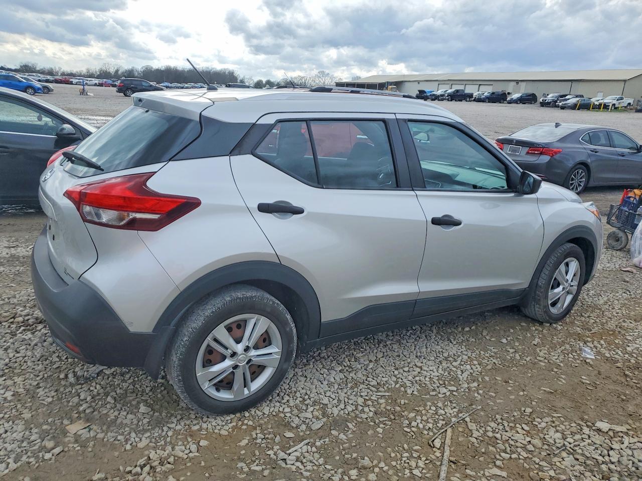 2019 Nissan Kicks S - zdjęcie 3