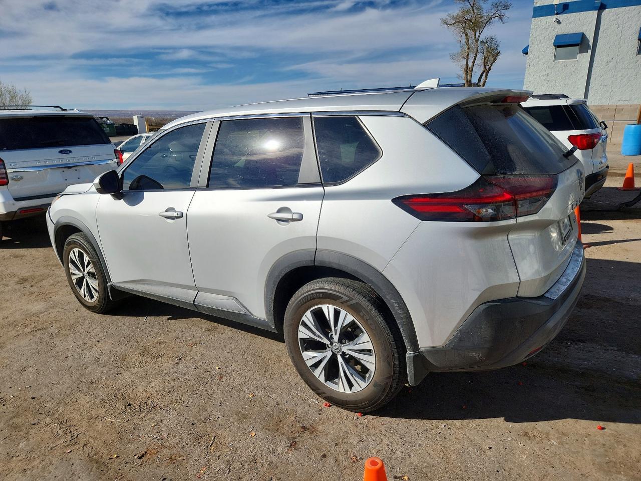 2023 Nissan Rogue Sv - zdjęcie 2