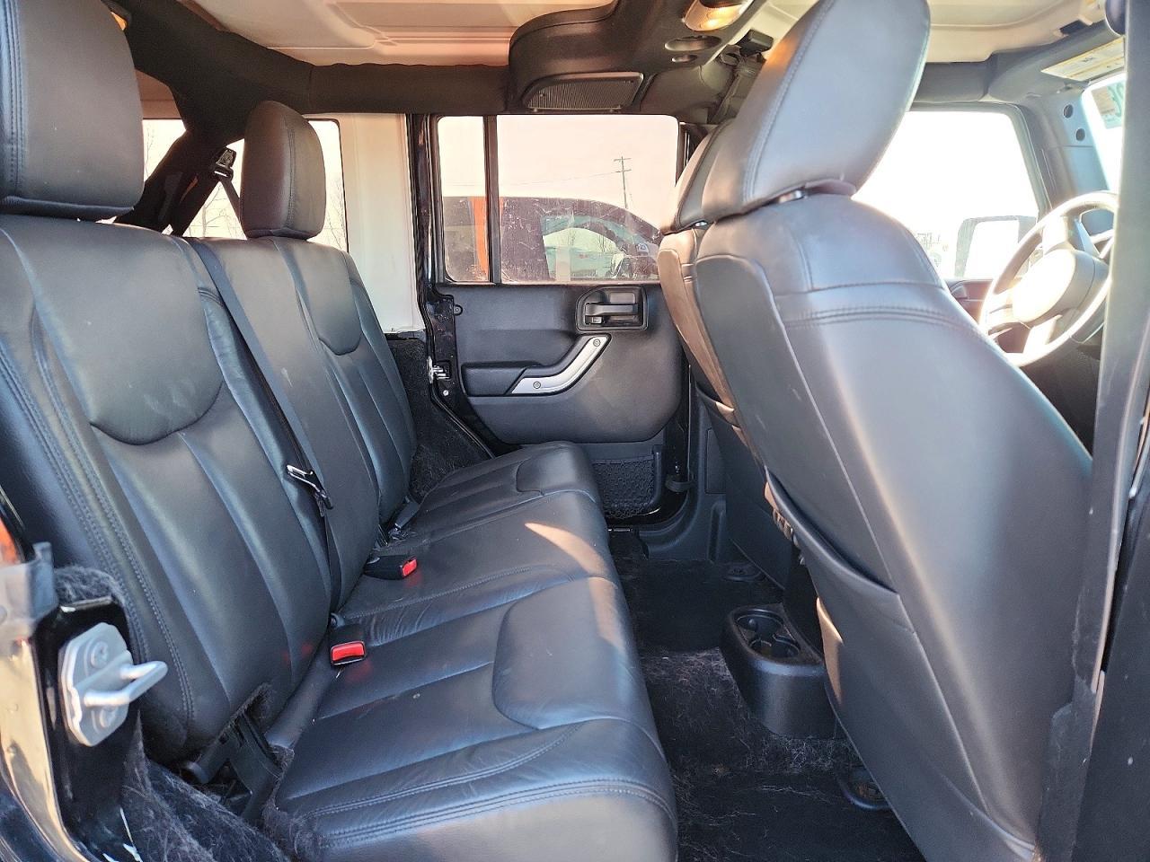 2015 Jeep Wrangler Unlimited Rubicon - zdjęcie 11