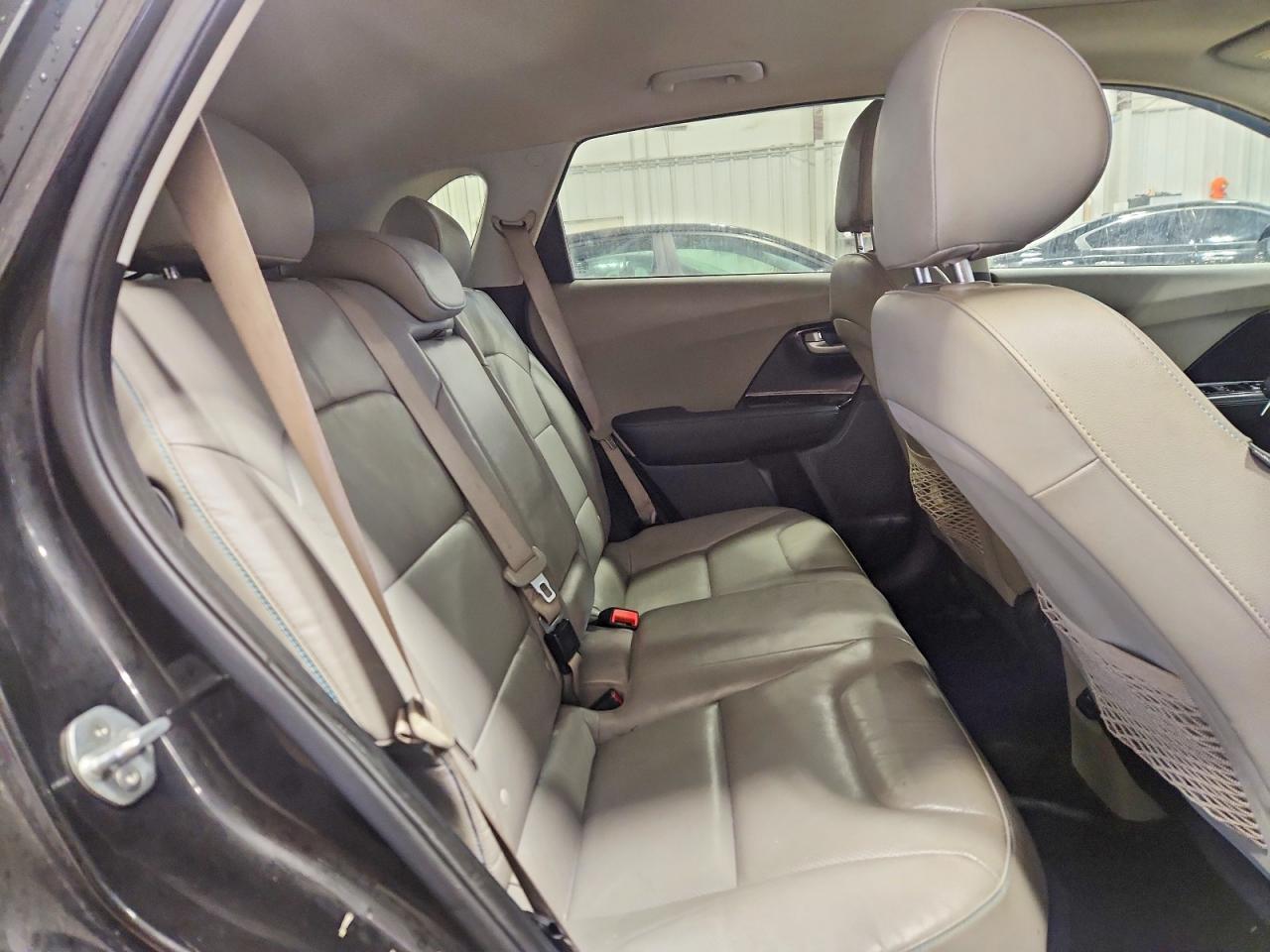 2017 Kia Niro Touring - zdjęcie 11