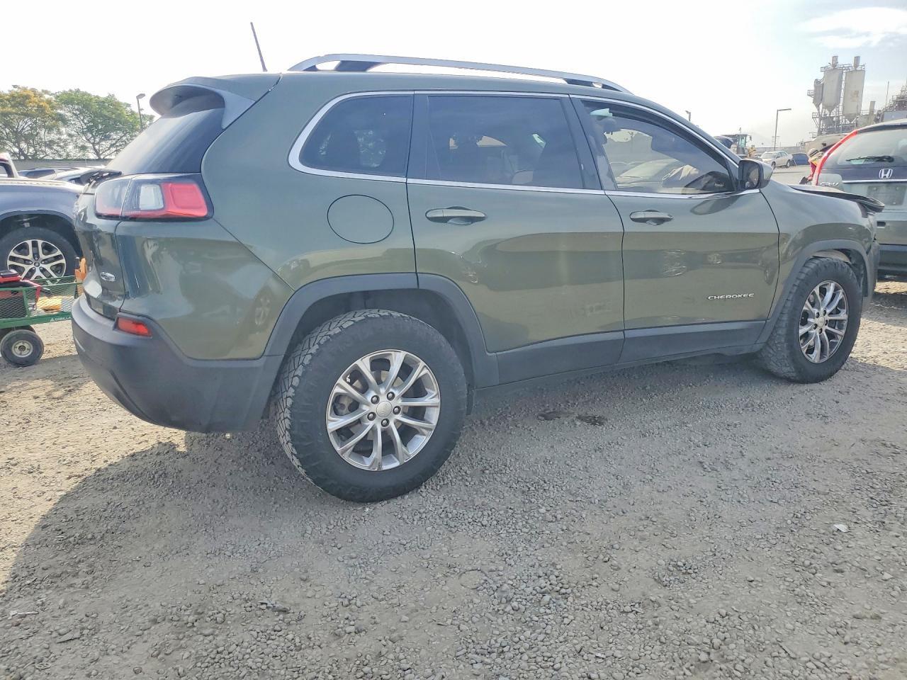 2019 Jeep Cherokee Latitude - zdjęcie 3