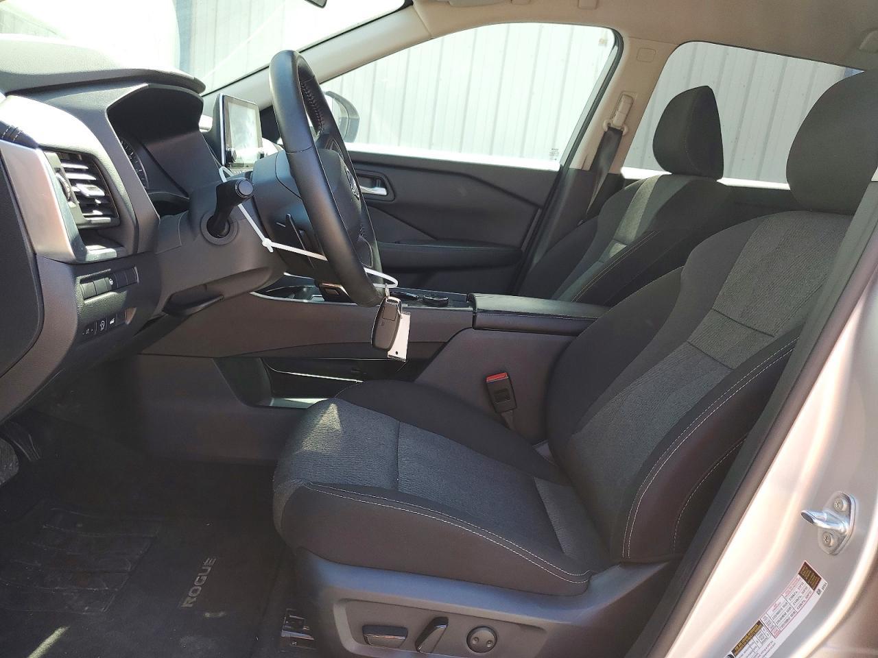 2025 Nissan Rogue Sv - zdjęcie 7