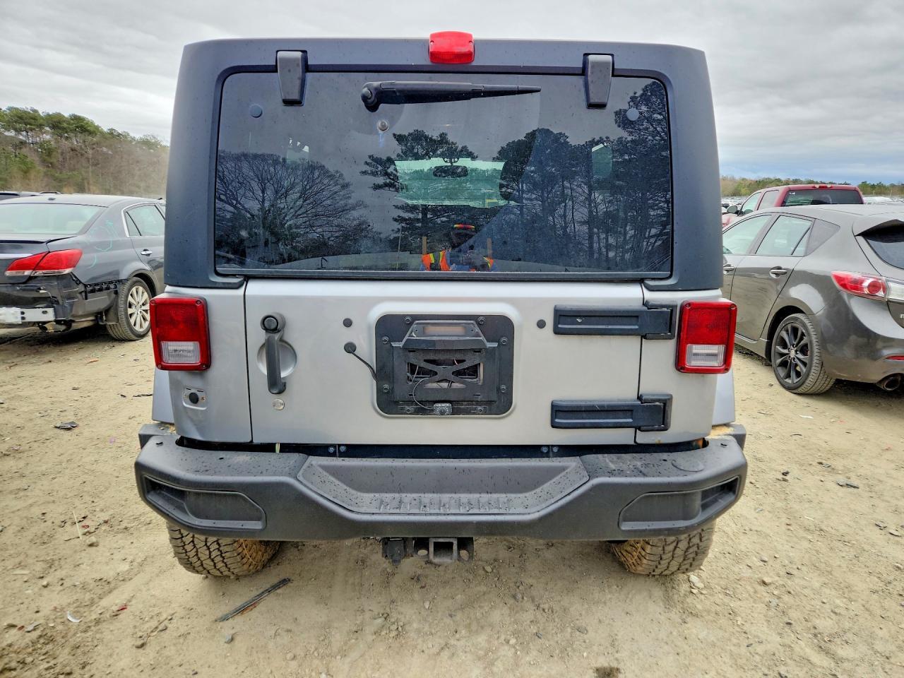 2014 Jeep Wrangler Unlimited Sahara - zdjęcie 6