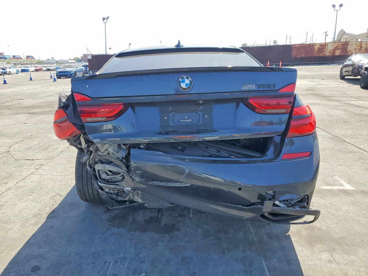 2019 BMW 750 I - zdjęcie 6