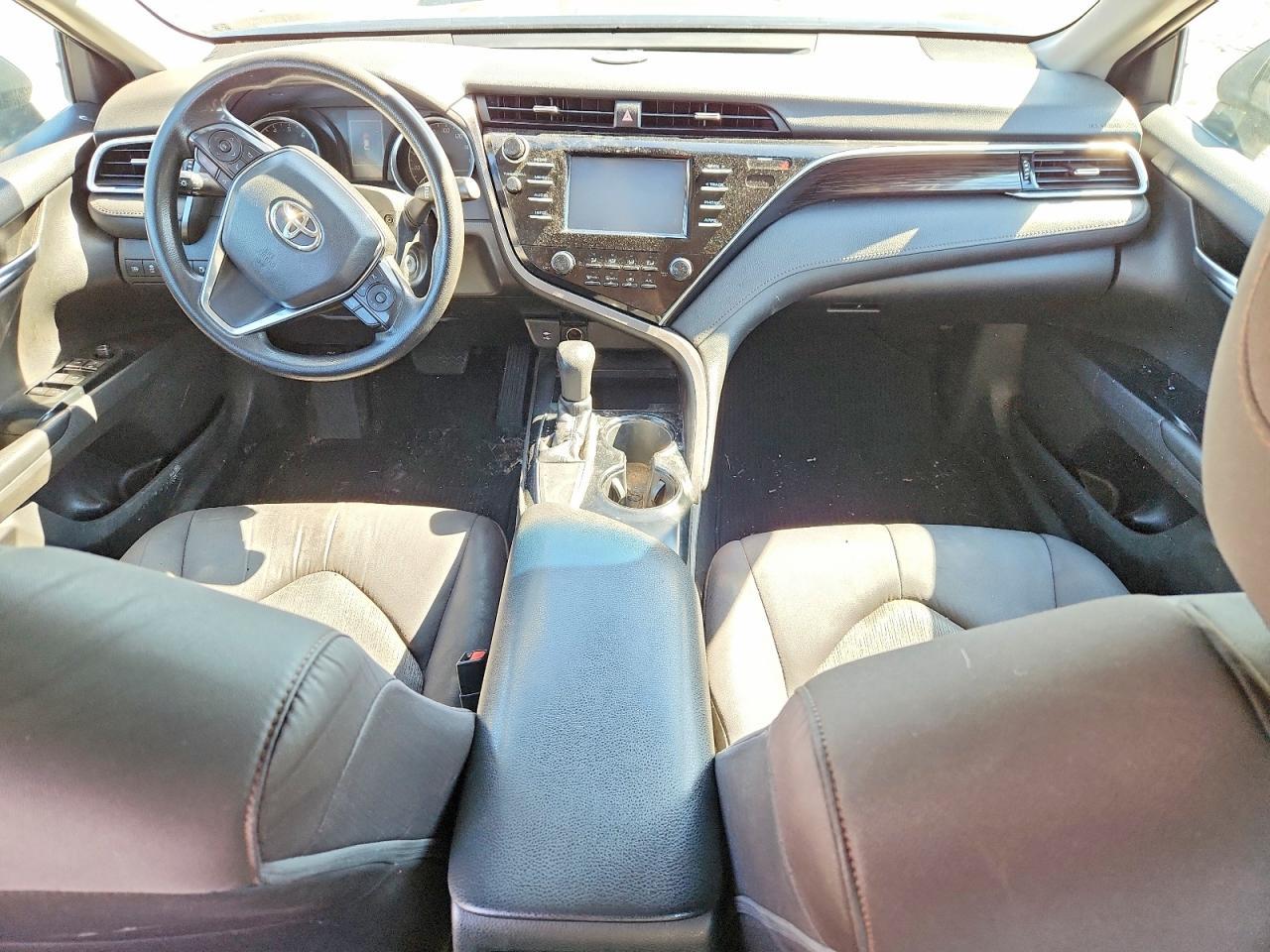 2018 Toyota Camry Le - zdjęcie 8