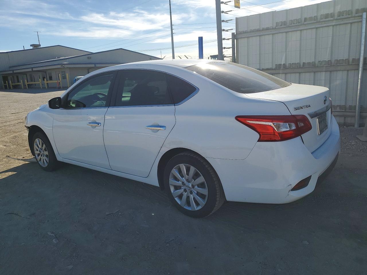 2017 Nissan Sentra S - zdjęcie 2