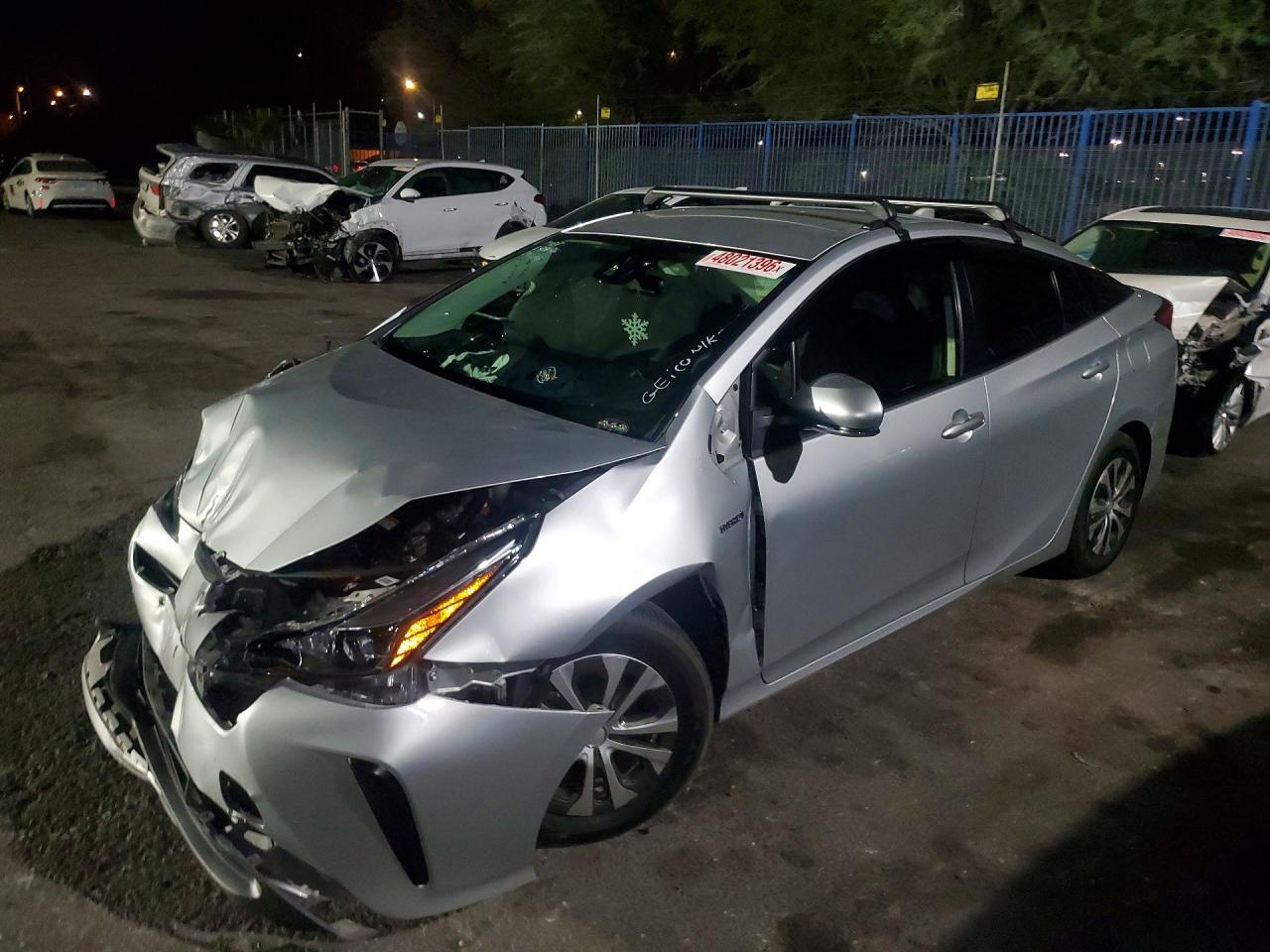 2021 Toyota Prius L Eco - zdjęcie główne